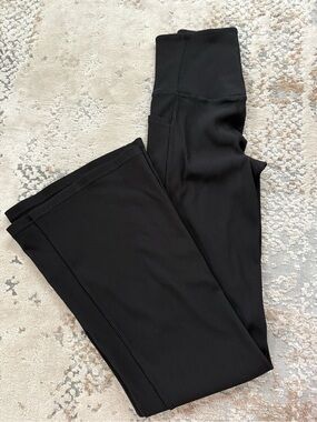 ribbed Athleta flare leggings with pockets in black